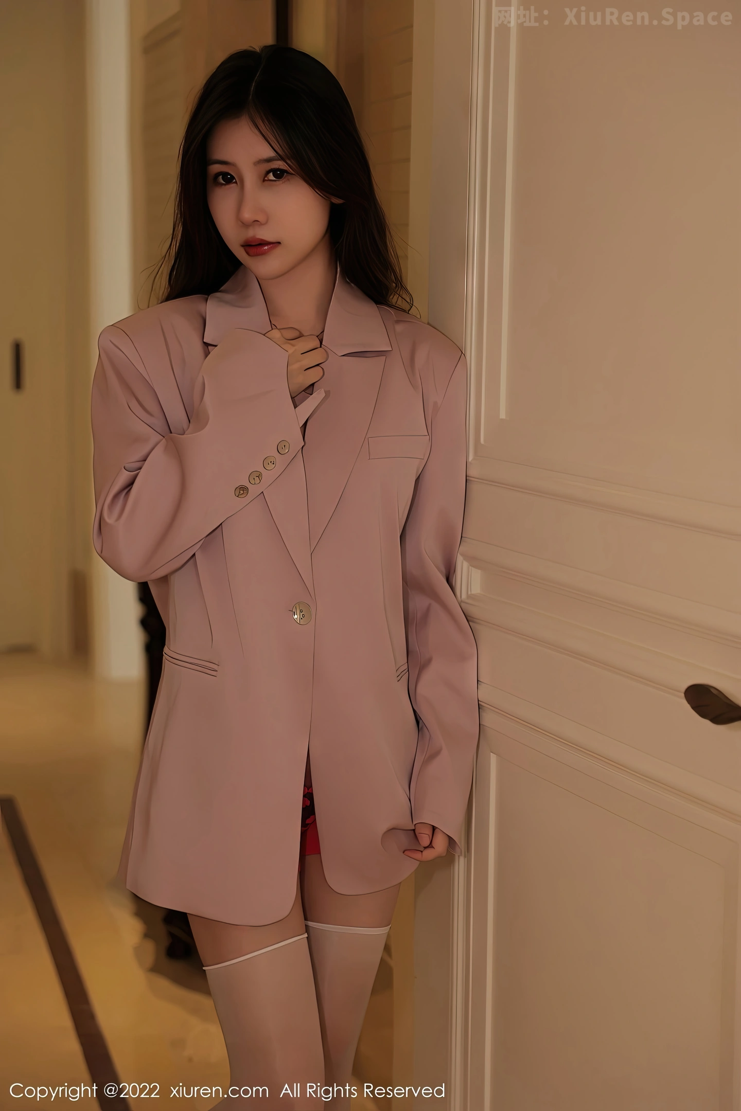 图片[3]-[XiuRen秀人网] VOL.5951 模特尹甜甜海南旅拍脱粉外衣露性感红色蕾丝情趣内衣诱惑写真68P-秀人网官方网站